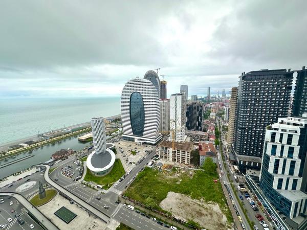 Orbi City Hotel, Boek  Batoemi 