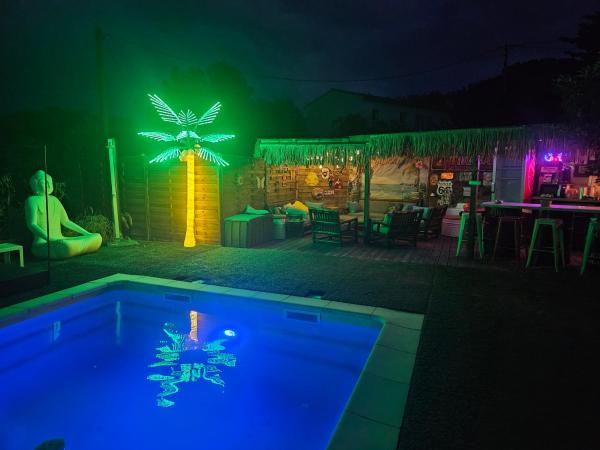 EVGmazetsyurt piscine lapicholine, Boek  Hotels in Rhone-Alpen met parkeren, Parkeren