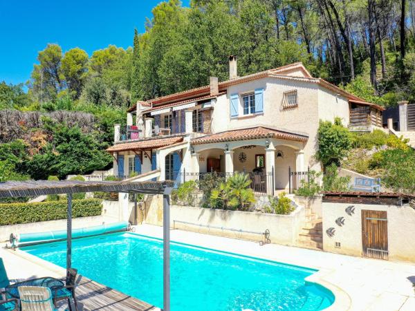 Villa in Flayosc with Private Pool, Boek  Hotels in Rhone-Alpen met zwembad, Zwembad