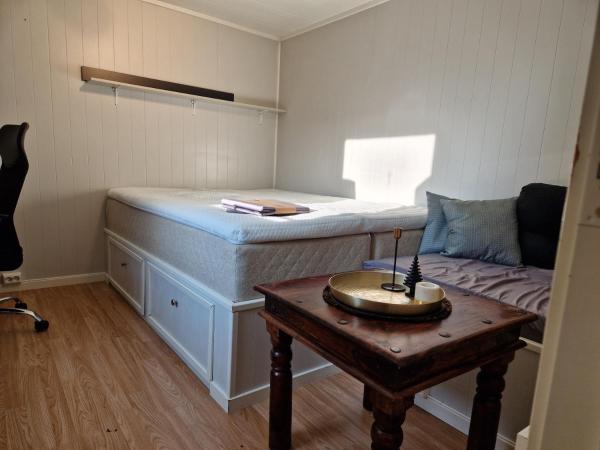 Cozy Basement Apartment in Leknes Shared & Affordable, Boek  Leknes 