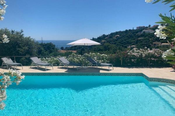 Provenzalische Villa lÉquilibre - mit Meerblick und privatem Pool by Riviera HomeLife, Boek  Hotels in Rhone-Alpen met parkeren, Parkeren