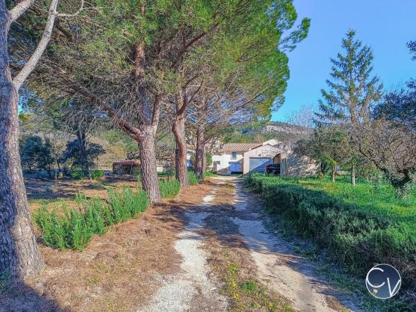 Gîtes à la ferme - Domaine du Rombet, Boek  Hotels in Rhone-Alpen met parkeren, Parkeren