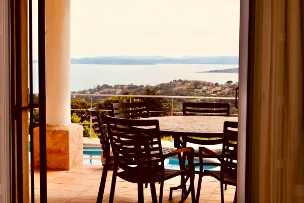 Villa Luxe avec Vue sur Saint-Tropez, Roquebrune, Boek  Hotels in Rhone-Alpen met parkeren, Parkeren