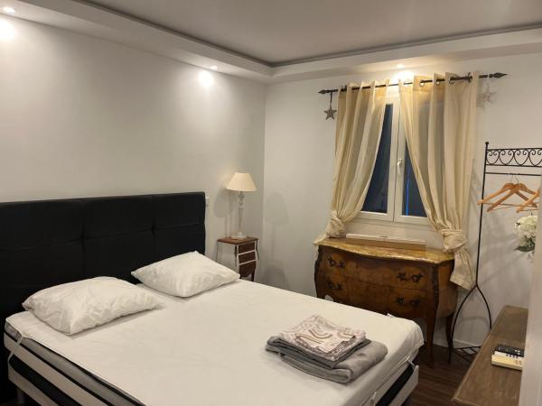 Villa Bagnols en forêt, Boek  Hotels in Rhone-Alpen met parkeren, Parkeren
