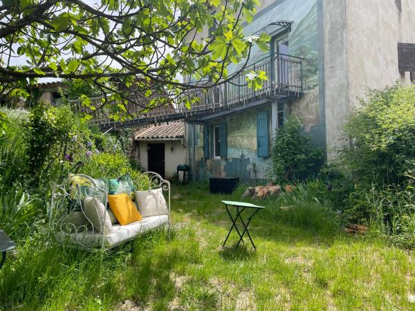 Entre REDARES et SALENDRINQUE, Boek  Hotels in Rhone-Alpen met parkeren, Parkeren
