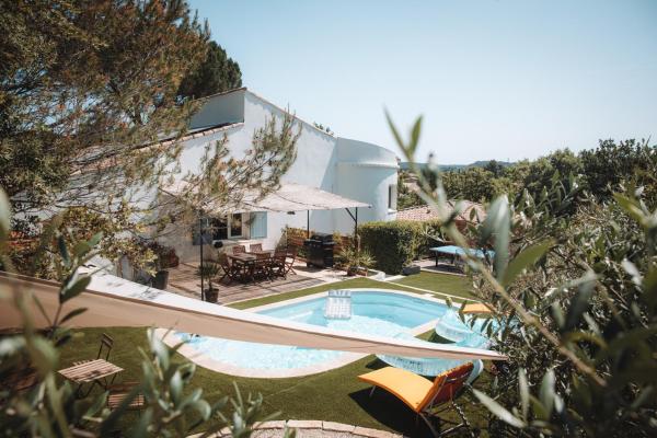 Villa les trois pins, Boek  Venelles Carros
