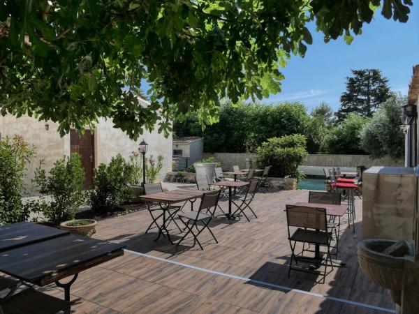 Coeur de Provences, Boek  Hotels in Saint-Didier met zwembad, Zwembad