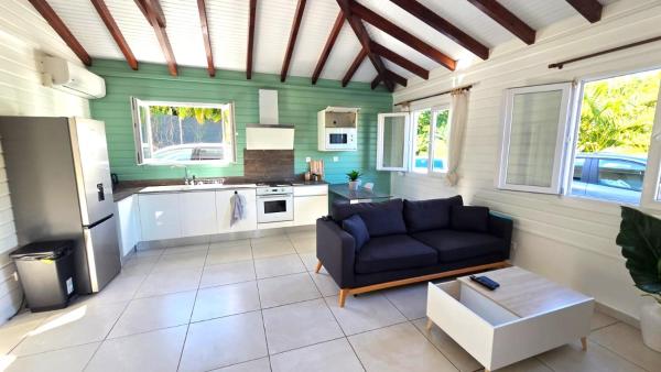 Villa 2 chambres - Calme et confort au cœur des Trois-Îlets, Boek  Le Marin Hotels met Parkeerplaats, Parkeren