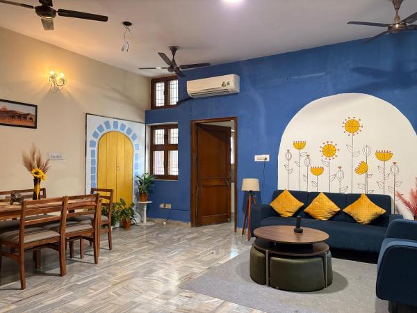 Entire 4BHK Villa with a Colour Pop kids Room, Boek  Hotels in Rajasthan met parkeren, Parkeren