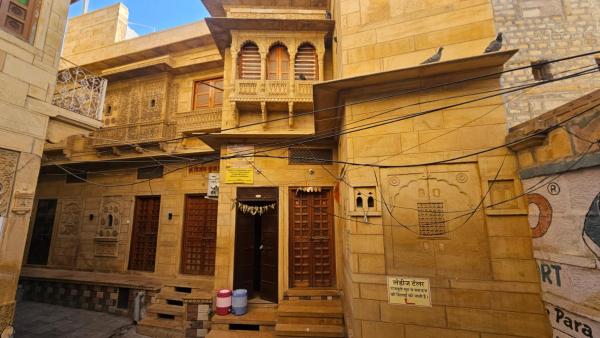 Ved kuteer, vijay kunj, Boek  Jaisalmer Rajasthan