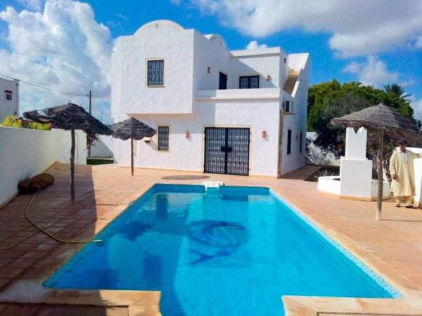 Villa avec piscine à Djerba, Zone touristique, Boek  Djerba Hotels met Parkeerplaats, Parkeren