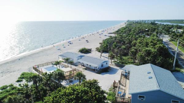 Seafarer Beach Resort - Ocean View with a Pool on the Beach, Boek  Englewood Florida