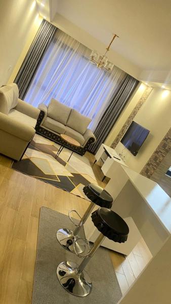 spacious executive one bedroom apartments with breathtaking city views swimming pool ,well equipped gym ,child playground and ample parking space, Boek Appartement Nairobi Hotels met een Zwembad, Zwembad