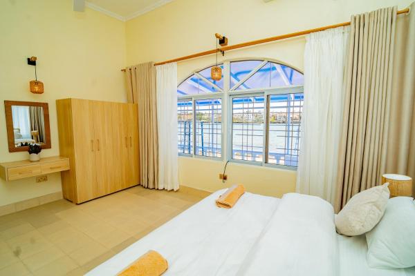 Talab Holidays, Boek  Coast Region Hotels met een Zwembad, Zwembad