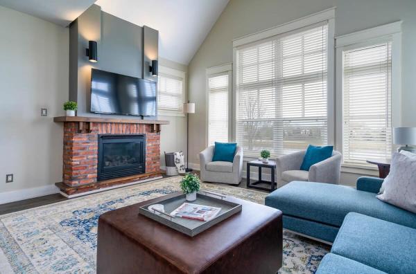 Bears Den - Hot Tub - Ski Views - Walk to Village, Boek  Ontario Hotels met Parkeerplaats, Parkeren