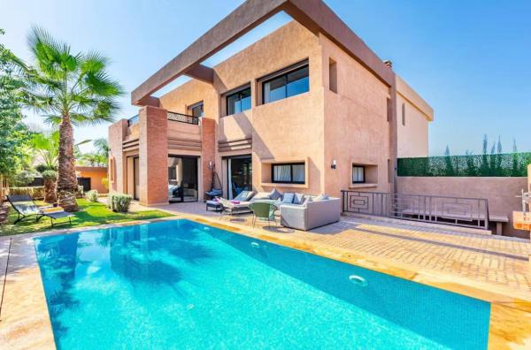 Luxury 4-ROM Villa with private Heated pool in Akenza ,free Airport transport service, Boek  Hotels in Marrakech-Tensift-Haouz met zwembad, Zwembad