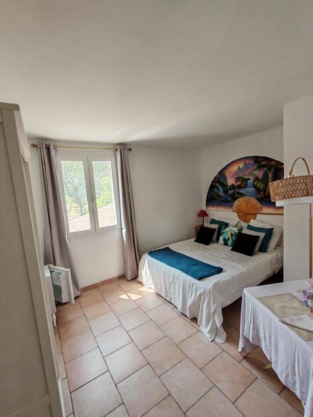 Chambre dhôtes, à la nuitée 2, Boek  Hotels in Rhone-Alpen met parkeren, Parkeren