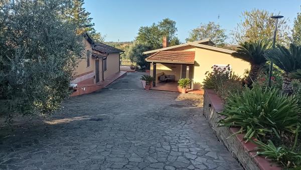 Valle dei Casali, Boek  Lazio Hotels met Parkeerplaats, Parkeren