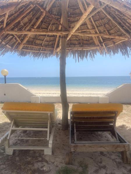 Dada Suites De Luxe Ocean Beachfront B&B, Boek  Coast Region Hotels met een Zwembad, Zwembad