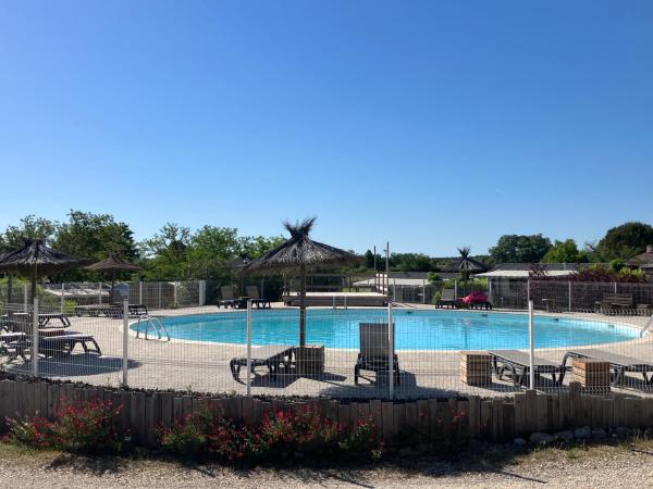 Camping familial 3 Etoiles avec piscine Carrefour de lArdèche, Boek  Hotels in Rhone-Alpen met parkeren, Parkeren