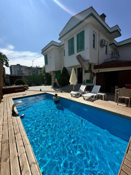 Yeşil Panjurlu Bahçeli Villa, Boek  Nilufer Istanbul