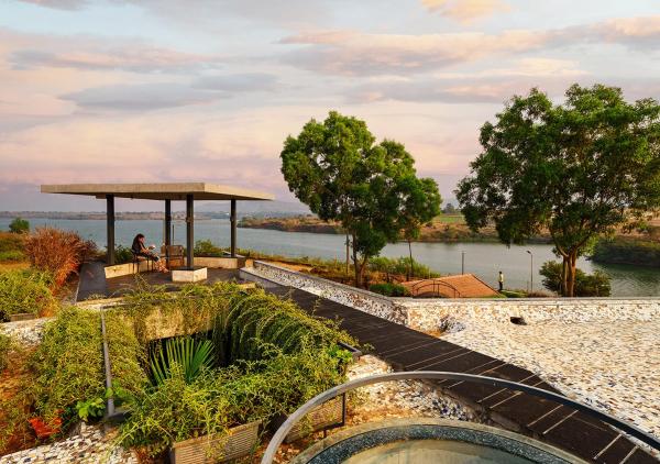 SaffronStays Avni - 2BR Lakeside Villa with Terrace & Bonfire, Boek  Trimbak 