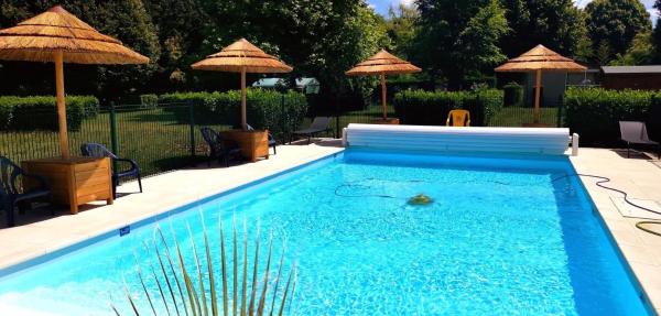 Camping le Martinet, Boek  Hotels in Centre met zwembad, Zwembad
