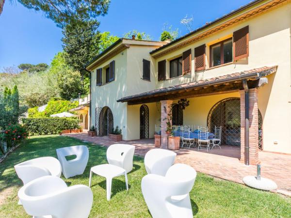 Villa Loris-2 by Interhome, Boek  Riparbella Toscane