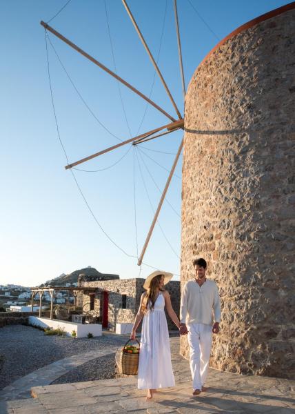 Marketos Traditional Windmill, Boek  Tripiti 