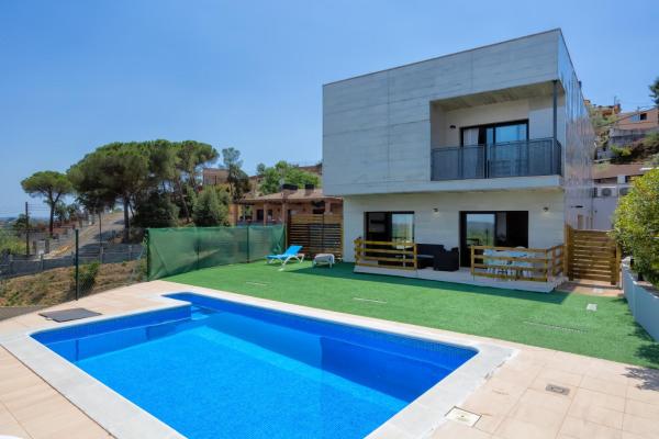 Hauzify I Villa Velaz, Boek  Fogars de la Selva 