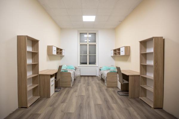 MINIDORM ROOMS IN HEART OF CITY CENTER, Boek  Styria Hotels met Parkeerplaats, Parkeren
