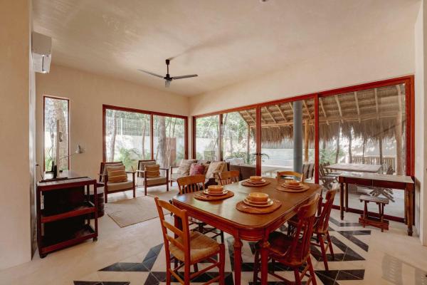 chic 4BR Villa with Private Pool in Holistika Tulum, Boek  Hotels in Quintana Roo met zwembad, Zwembad