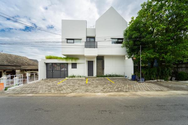 Artric Profesional Living By ARBA, Boek  Kalibanteng-kidul Central Java