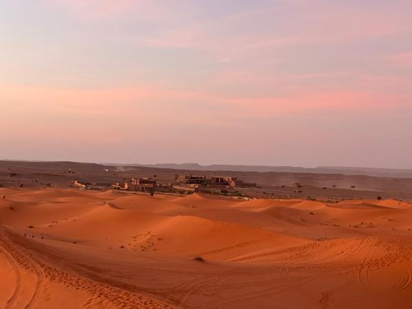 Berber Dreams Desert Camp, Boek  Hotels in Meknes-Tafilalet met parkeren, Parkeren