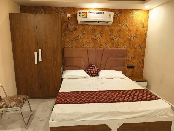 City Square banquet and clubhouse, Boek  Patna Hotels met een Zwembad, Zwembad