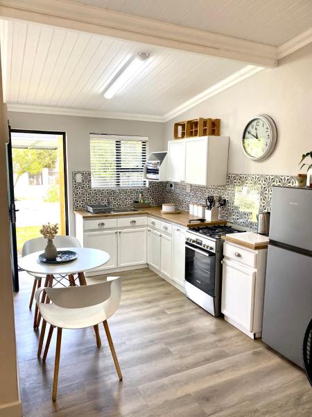 Living Lite, Boek  Kleinmond Caledon