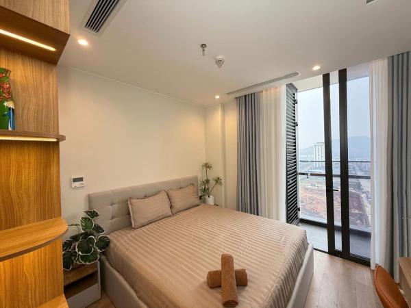 Căn Hộ 2 Ngủ ICON40 Luxury View Biển, Boek Appartement Hotels in Quang Ninh met zwembad, Zwembad
