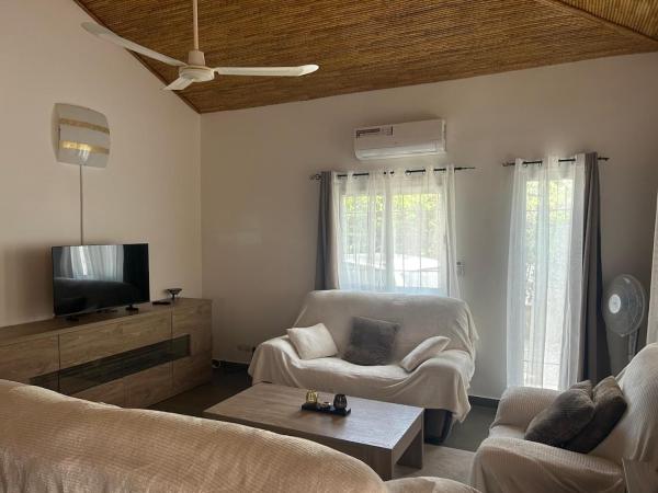 Villa Oasis avec piscine à deux pas de Saly, Boek  Hotels in Thiès met zwembad, Zwembad