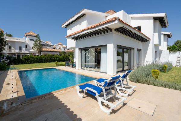 Luxury Villa with Private Pool, Boek  Tanger-Tetouan Hotels met een Zwembad, Zwembad
