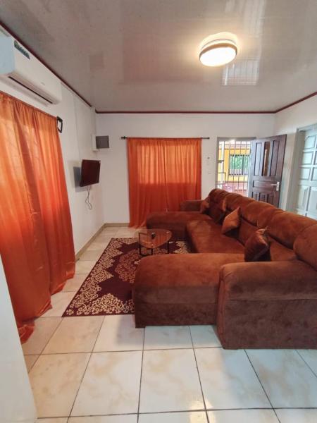 Kar appartements, Boek  Paramaribo Suriname