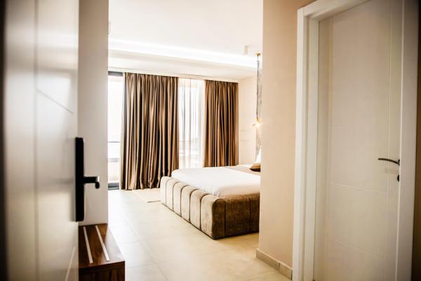 Emaar, Boek  Ulcinj 