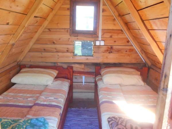 Etno selo - Guest House Etno Village - TRSA, Boek  Pluzine County Hotels met Parkeerplaats, Parkeren