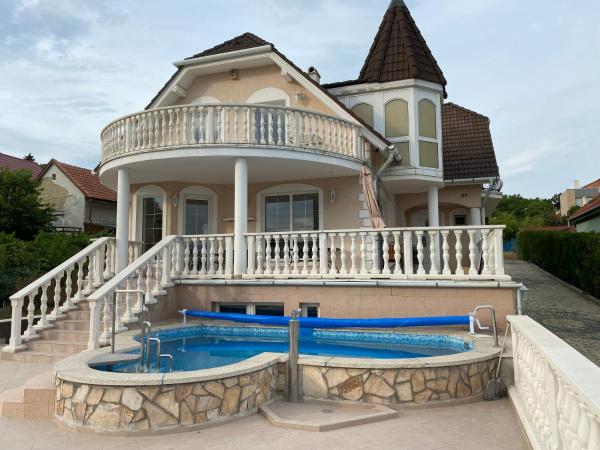 A- Villa, Boek  Central Transdanubia Hotels met een Zwembad, Zwembad