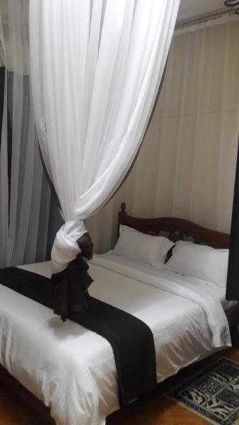 ESIDAI PALACE, Boek  Naivasha Nakuru County