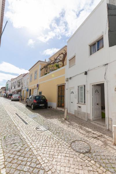 Governors Row Studios, Boek  Lagos Albufeira