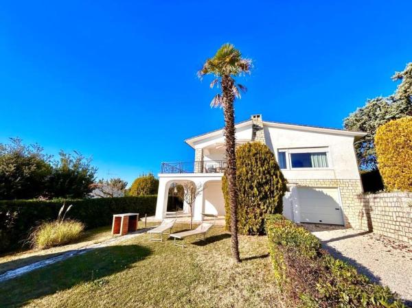 Villa Edith - stupenda villa con terrazzo vista mare e spiaggia inclusa, Boek  Numana 