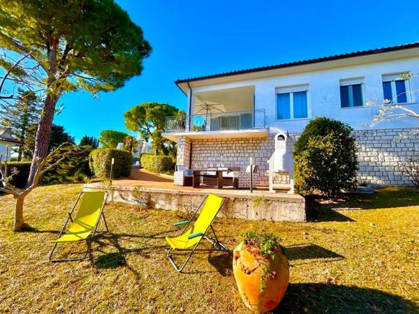 Villa Renata, bellissima villa con terrazzo vista mare e spiaggia inclusa, Boek  Numana 