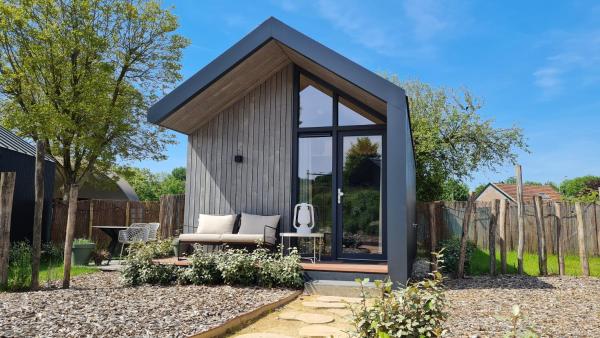 Luxe tinyhouse voor 2 personen met hottub, Boek  Meerssen 