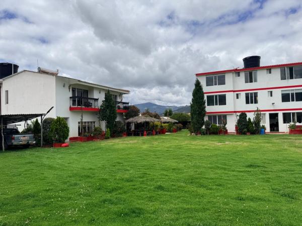 Zona Campestre Los Almendros, Boek  Boyacá Hotels met Parkeerplaats, Parkeren