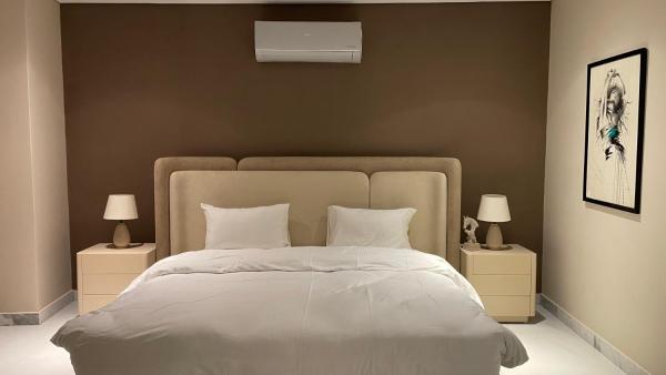 MM Alam - Luxury One Bed Apartment, Boek Appartement Lahore Hotels met een Zwembad, Zwembad